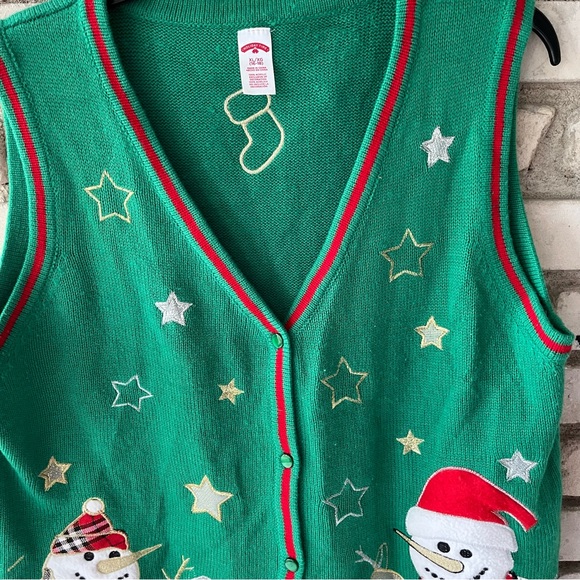 Christmas green vest with 2 big snowman holding Christmas stockings XL - Picture 2 of 3